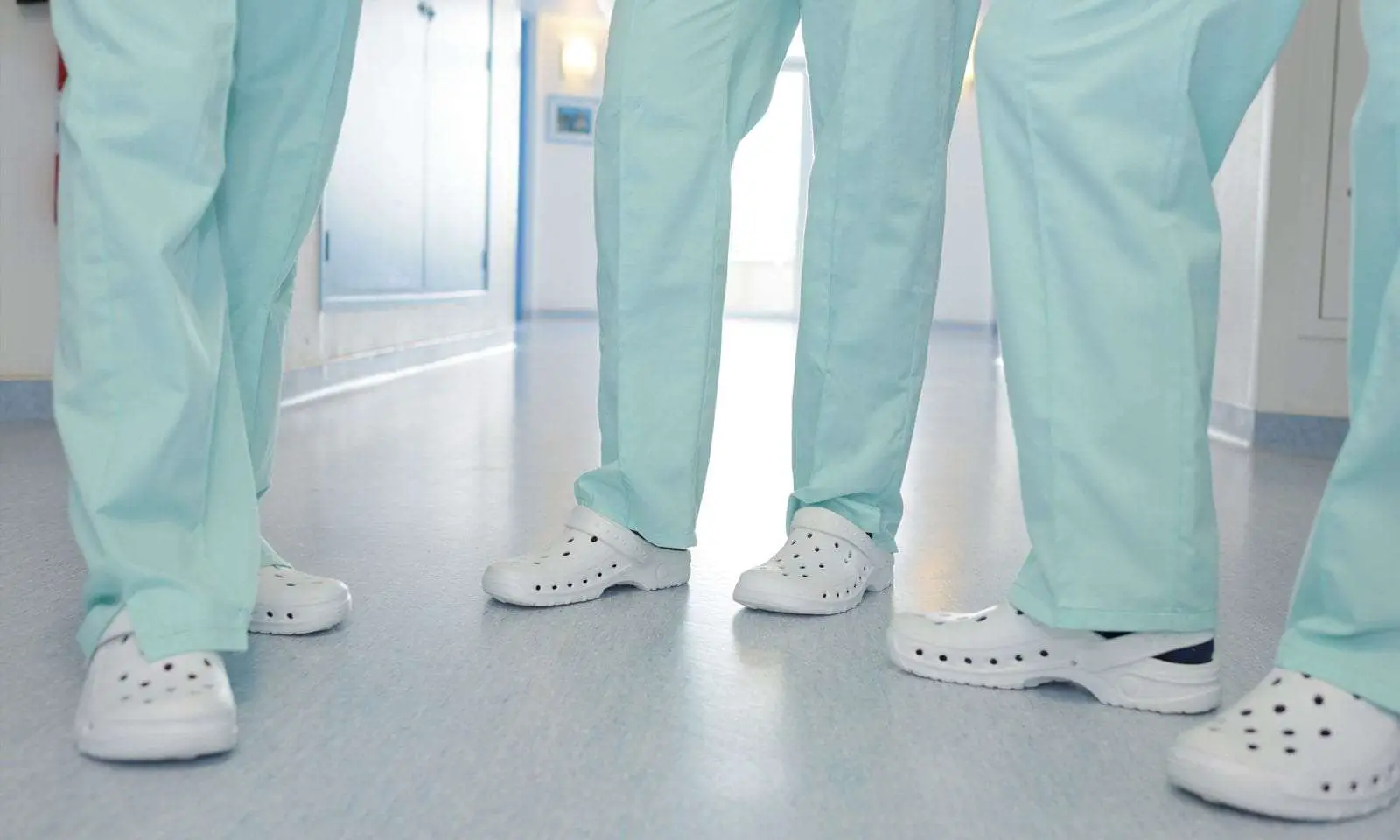 10 Best Nurse Shoes in 2020 [Review &  Guide]