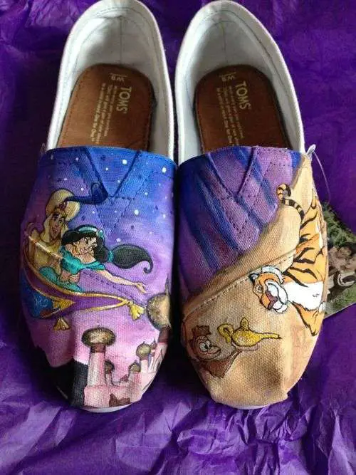 Aladdin Jasmine painted Toms! Oh my gosh I love these so ...
