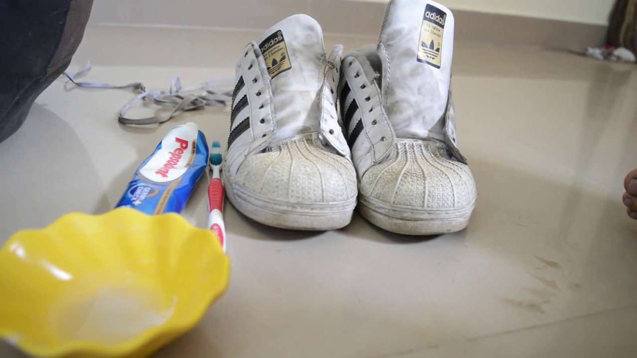 How To Clean White Shoes In 5 Minutes ?