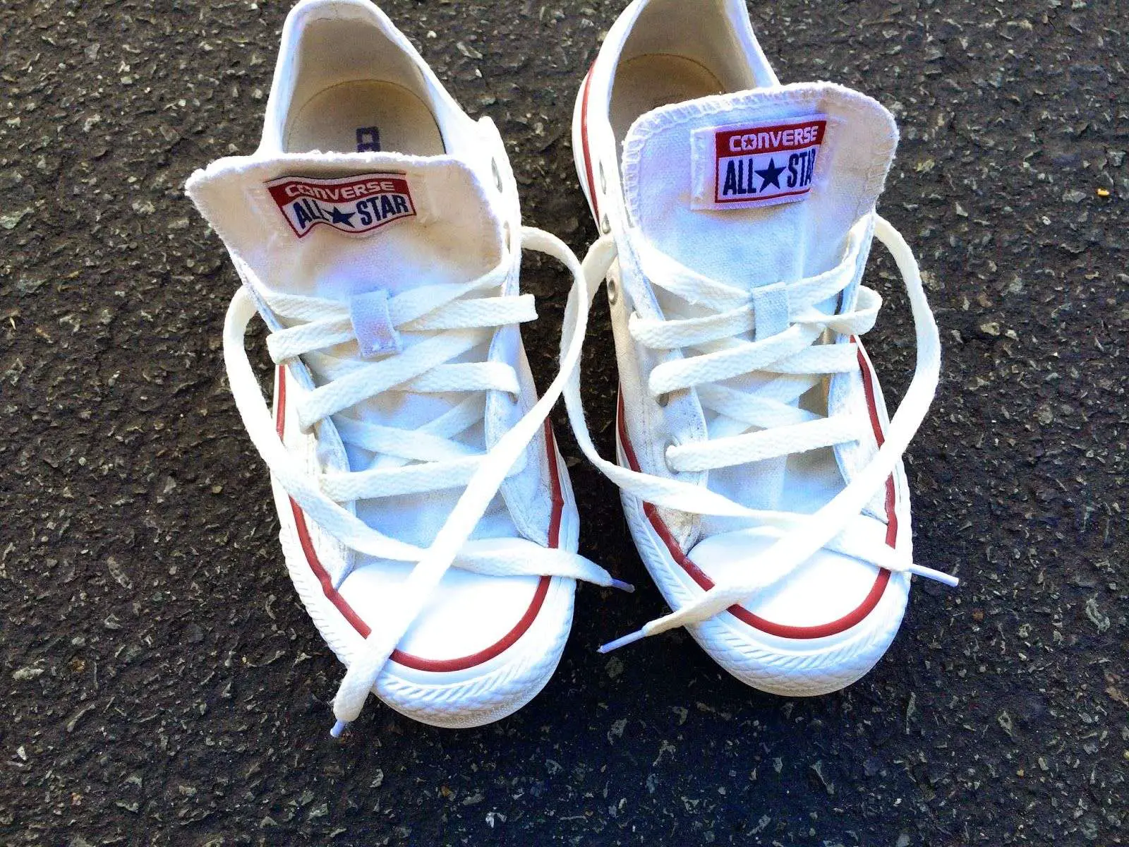 How to make your dirty white shoes super duper white again!