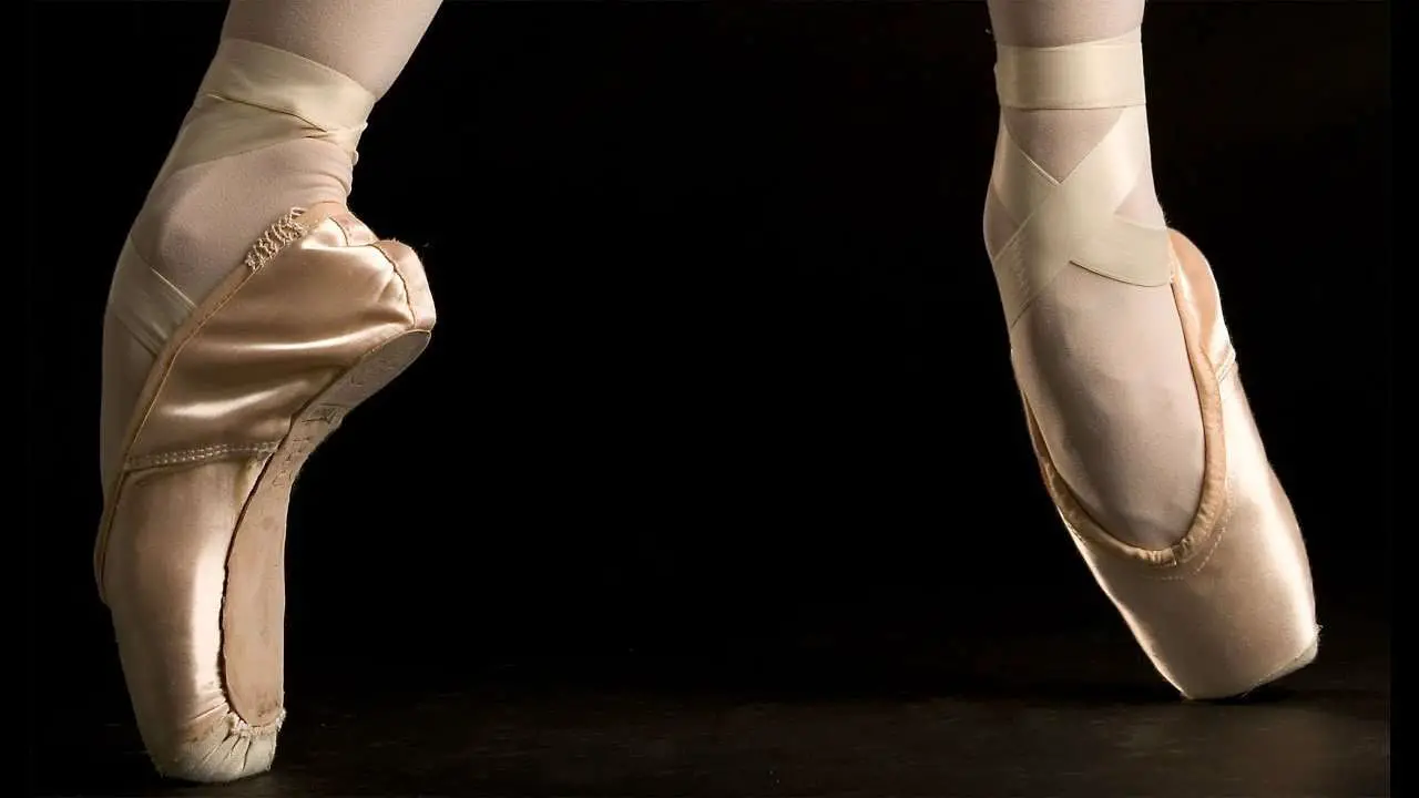 The Royal Ballet from the perspective of a pointe shoe ...